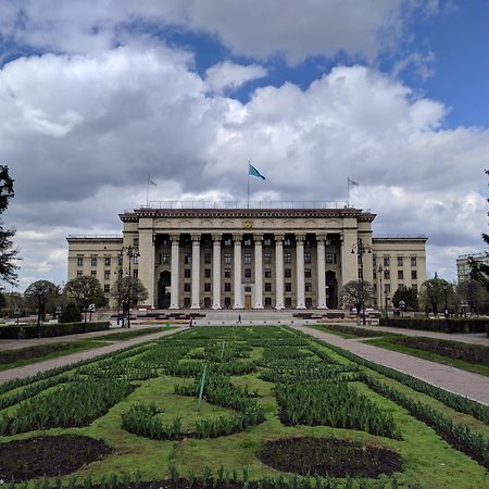 Nadezhda Apartments on Kazybek bi st. Almaty Bagian luar foto