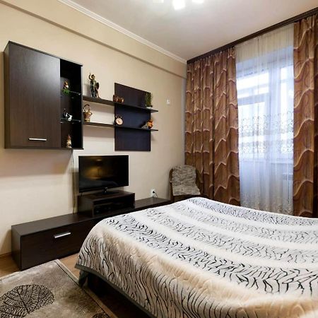 Nadezhda Apartments on Kazybek bi st. Almaty Bagian luar foto