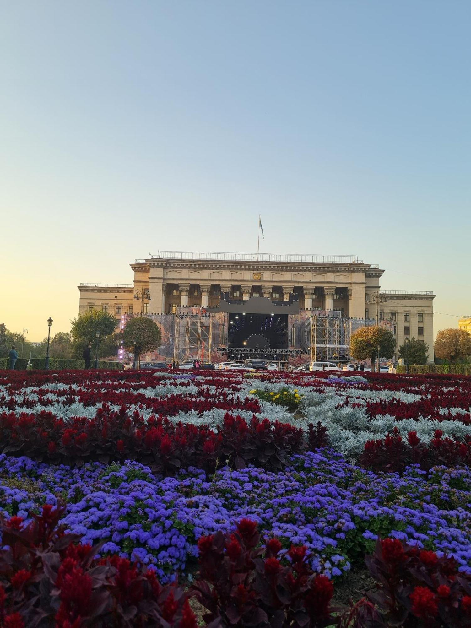 Nadezhda Apartments on Kazybek bi st. Almaty Bagian luar foto