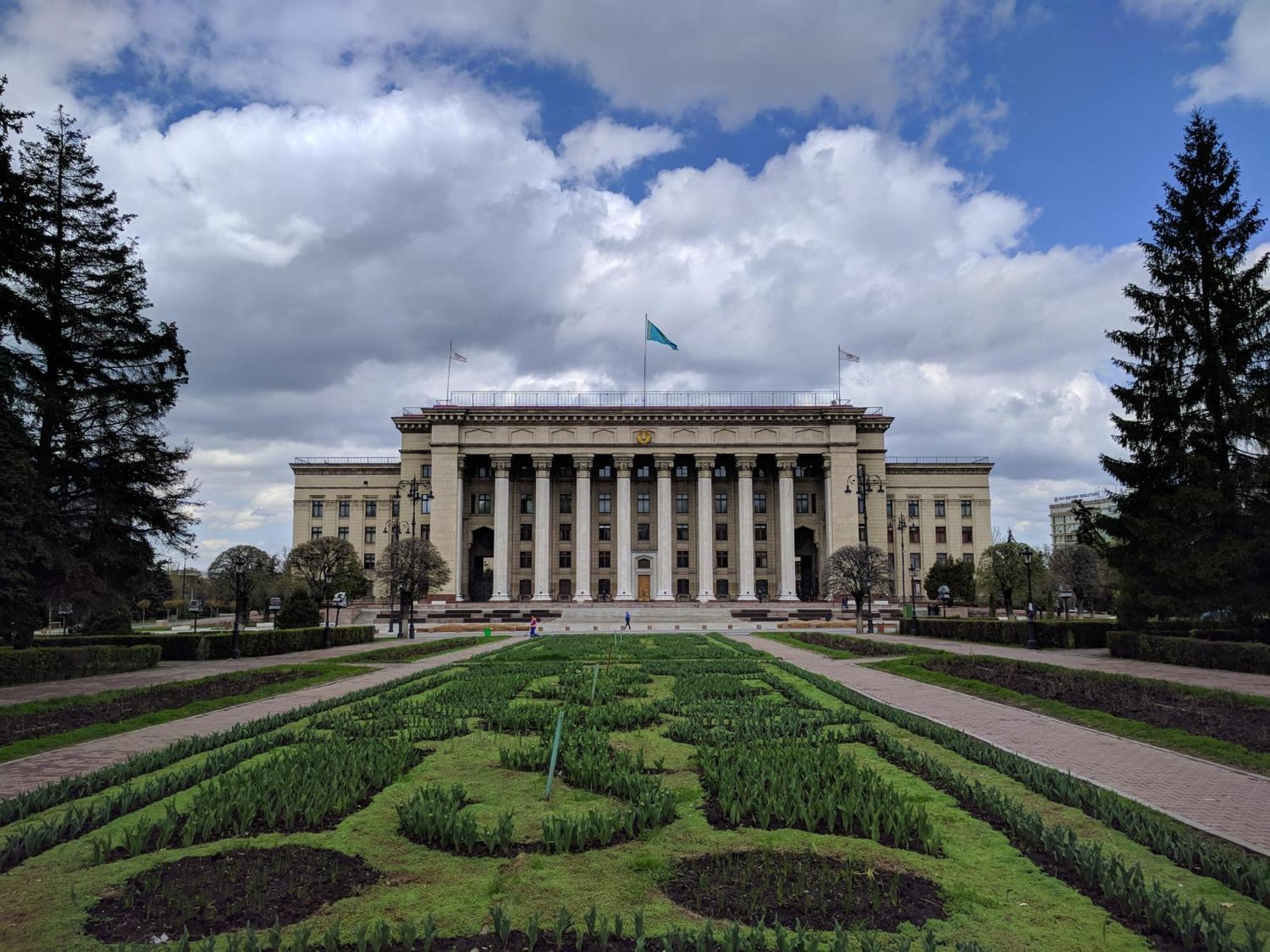 Nadezhda Apartments on Kazybek bi st. Almaty Bagian luar foto