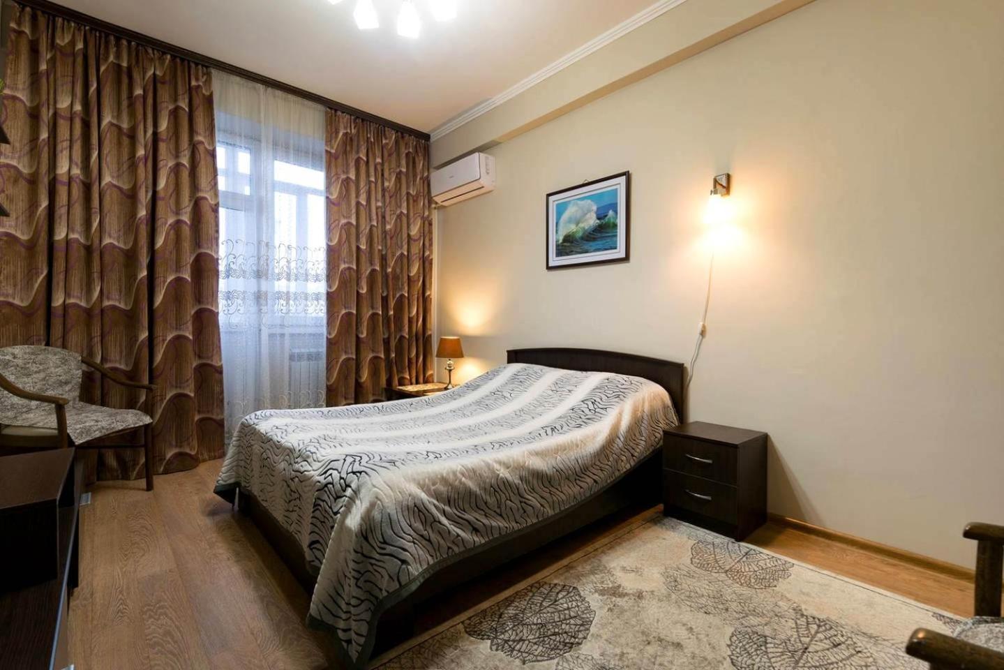 Nadezhda Apartments on Kazybek bi st. Almaty Bagian luar foto