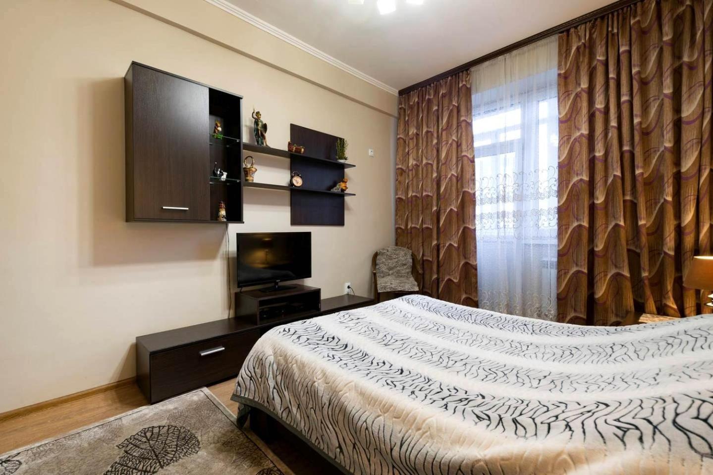 Nadezhda Apartments on Kazybek bi st. Almaty Bagian luar foto